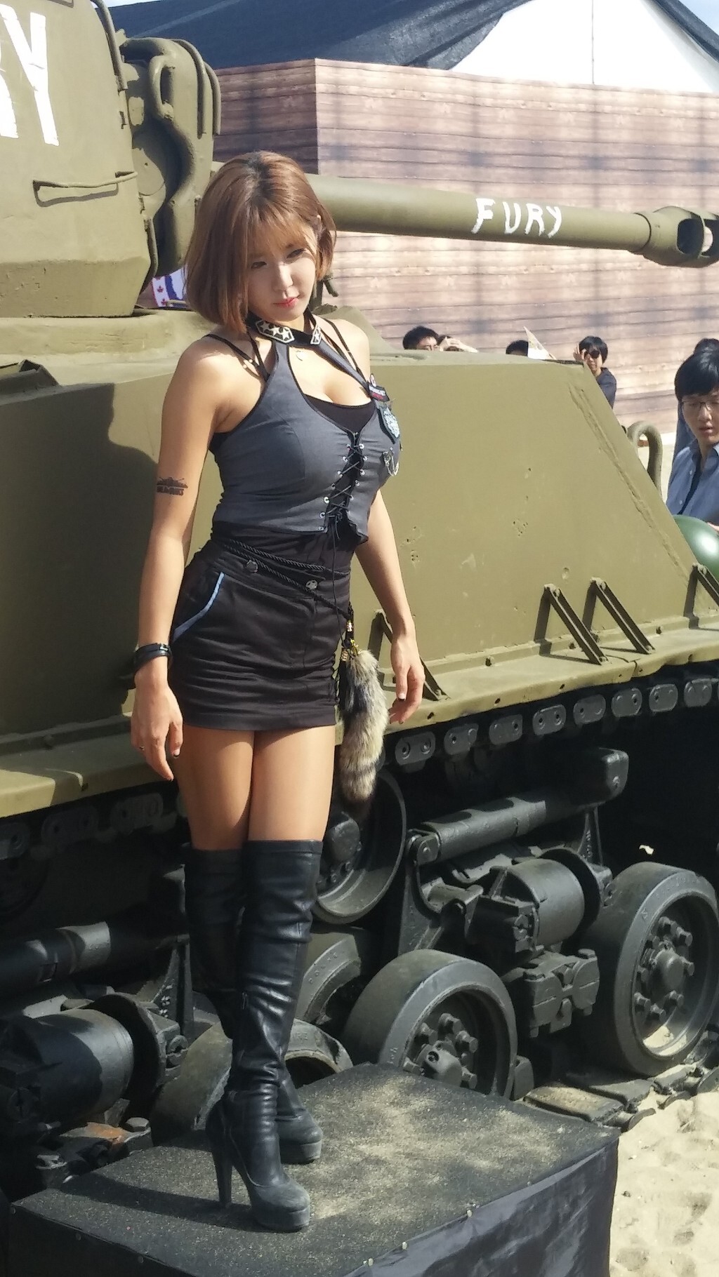 韩国顶级Showgirl许允美 釜山坦克世界 1